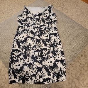 Black and white size 16 metro style sleeveless dress